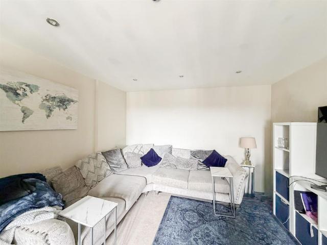 Apartment for rent in Central, Heathlands