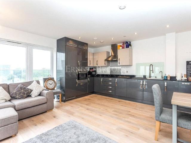 Apartment for rent in Roding Riverside, Greater London