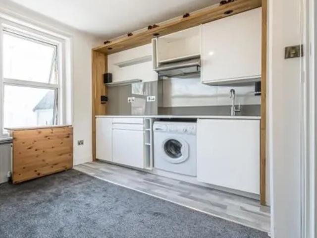 Apartment for rent in Queen's Park, Brondesbury Park