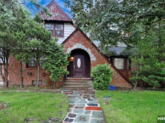House for sale in Fair Lawn, New Jersey