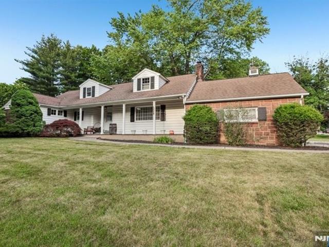 House for sale in Woodcliff Lake, New Jersey