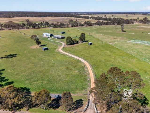 Cottage for sale in Bairnsdale, Victoria