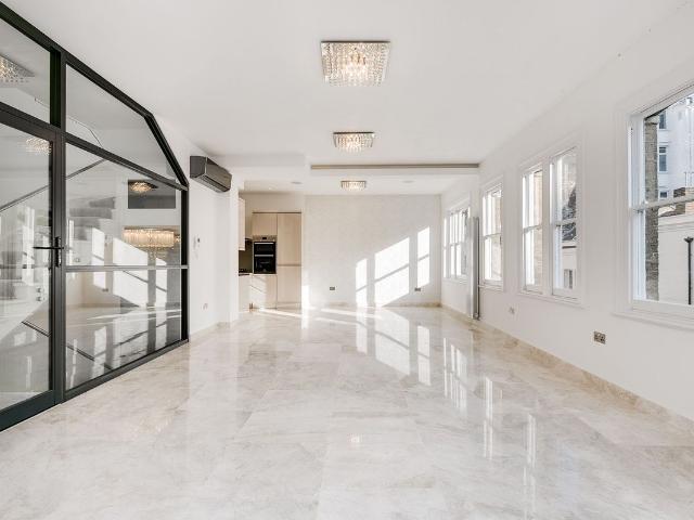 Apartment for rent in Mayfair, Greater London