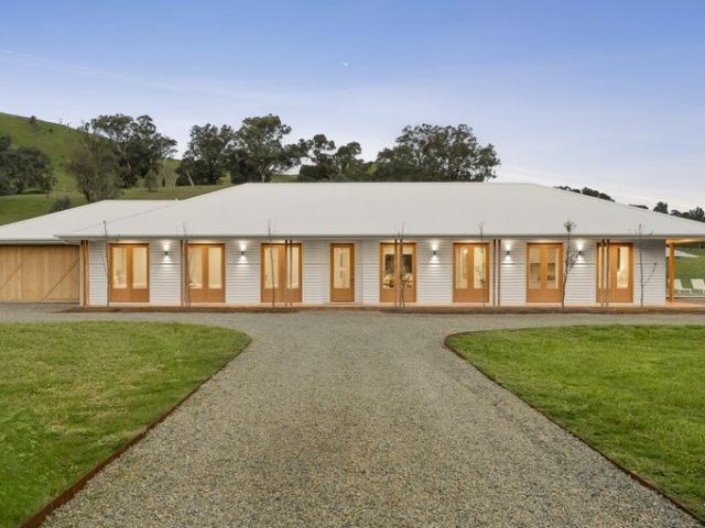 Cottage for sale in Bonnie Doon, Shire of Mansfield