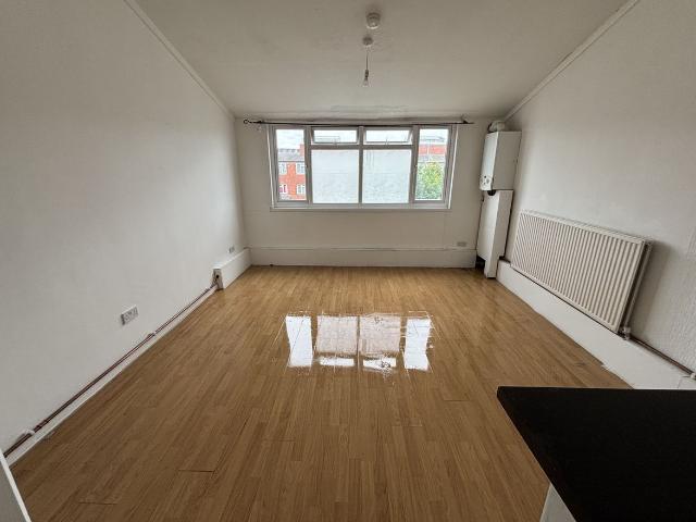 Apartment for rent in London Borough of Merton, Mitcham