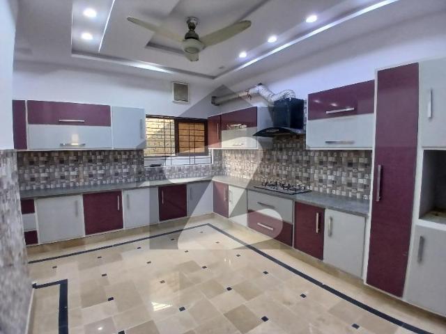House for sale in Faisalabad, Islamabad Capital Territory