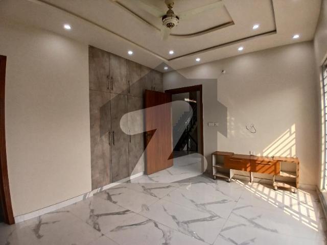 House for sale in Faisalabad, Islamabad Capital Territory