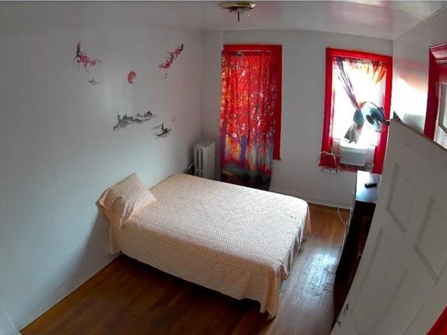 Room for rent in Arverne, New York