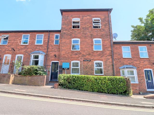 Apartment for rent in Daws Hill, Cressex
