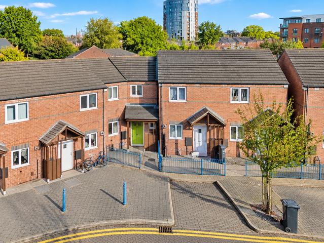 House for rent in Waterway Gardens, Leicester