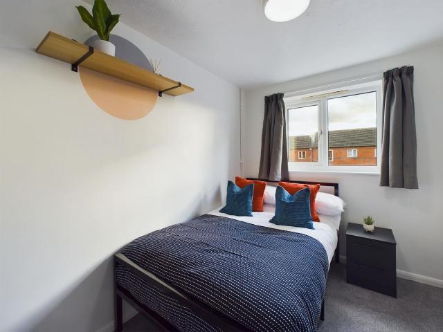 Room for rent in Bede Island, Old Wharf