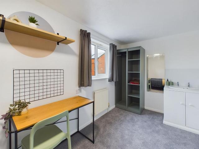 Room for rent in Bede Island, Old Wharf