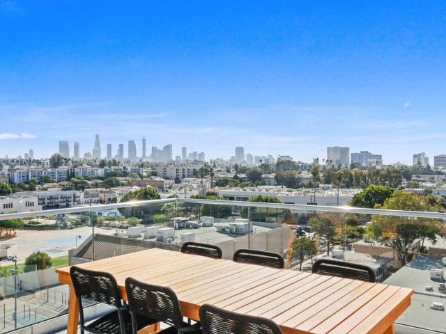 Apartment for rent in Canoga Park, California