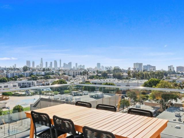 Apartment for rent in Canoga Park, California