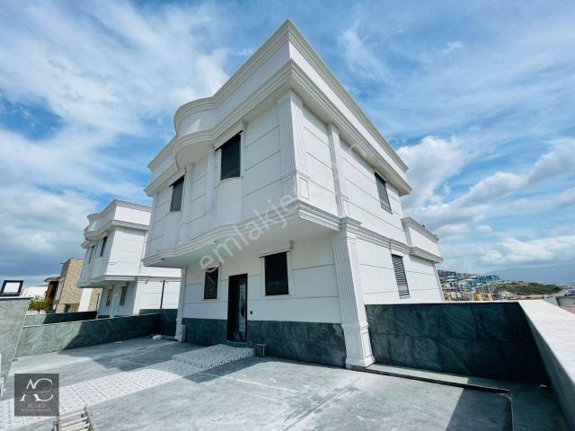Kuşadasi, Aydin içerisinde satılık Villa