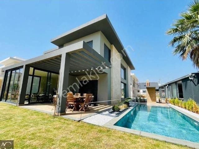 Kuşadasi, Aydin içerisinde satılık Villa