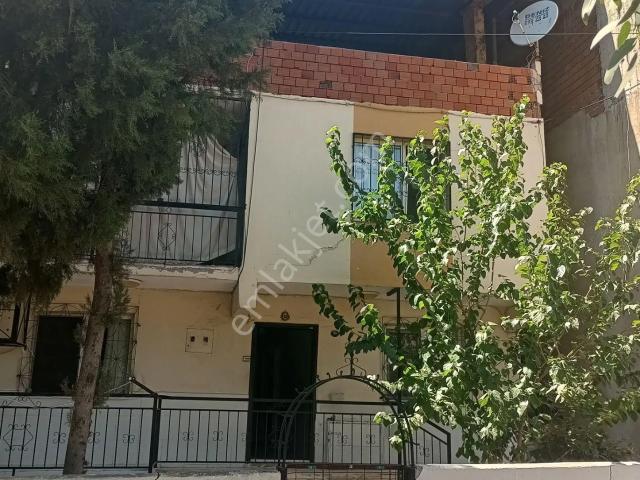 Bayrakli, İzmir içerisinde satılık Villa