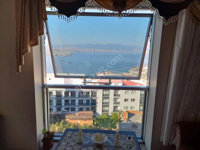 Bayrakli, İzmir içerisinde satılık mülk