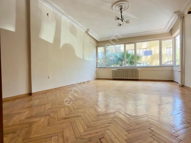 Kadiköy, İstanbul içerisinde kiralık mülk