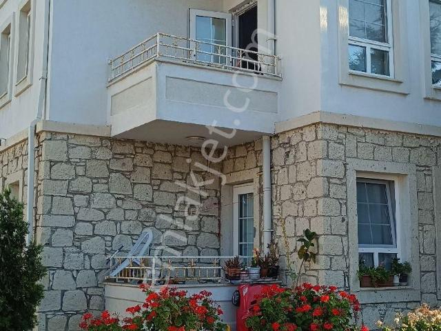 Reisdere Mahallesi, Çeşme içerisinde kiralık mülk