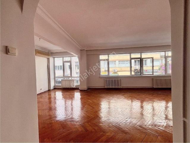 Kadiköy, İstanbul içerisinde kiralık mülk