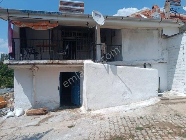 Eşme içerisinde satılık Köy evi