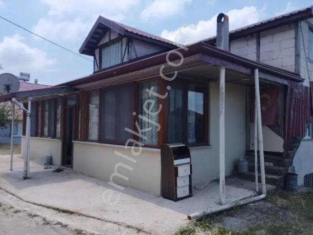 Güzlek, Akyazı içerisinde satılık Villa