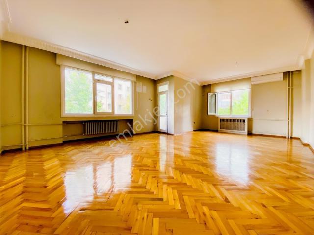 Kadiköy, İstanbul içerisinde kiralık mülk