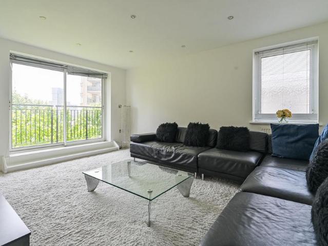 House for rent in Virginia Quay, Blackwall