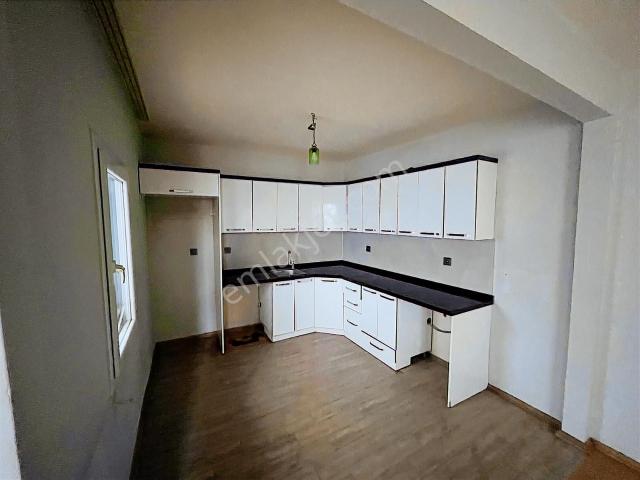 Karabağlar, İzmir içerisinde kiralık mülk