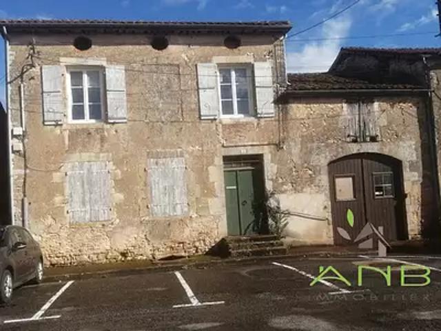 Maison vente à Confolens, Saint-claud