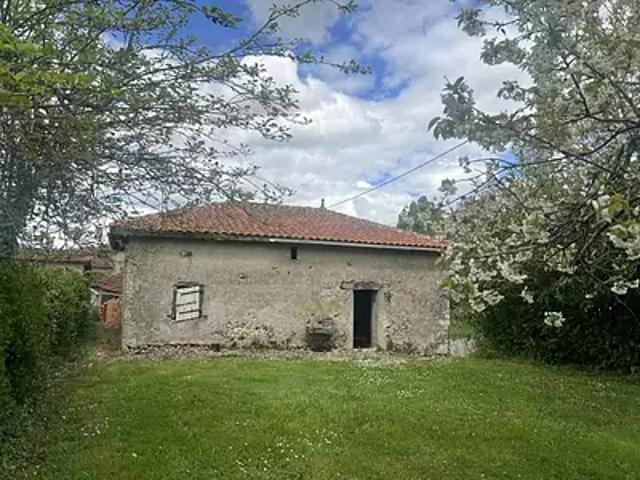 Maison vente à Confolens, Saint-claud