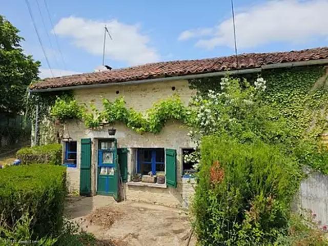 Maison vente à Confolens, Saint-claud