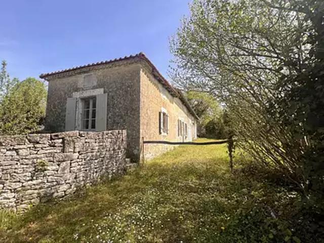 Maison vente à Confolens, Saint-claud