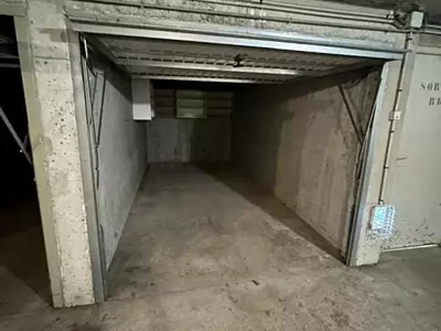 Garage location à Les Bureaux de la Colline, Saint-Cloud