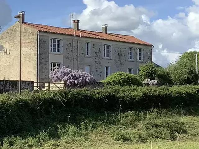 Maison vente à Fontenay-le-Comte, Saint-cyr-des-gâts