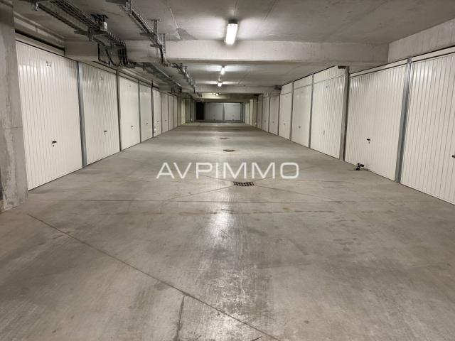 Garage vente à Saint-cyr-sur-mer