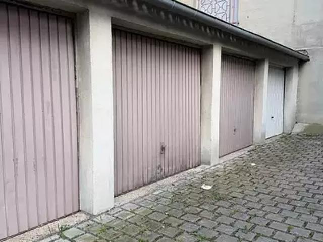 Garage vente à Saint-Étienne, Saint-etienne