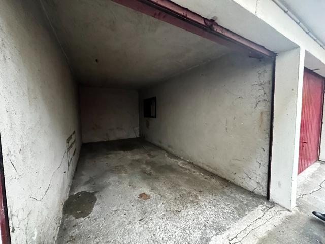 Garage vente à Saint-Étienne, Saint-etienne