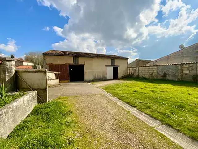 Garage vente à Jonzac, Saint-genis-de-saintonge