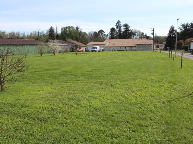 Terrain vente à France métropolitaine, Saint-genis-de-saintonge