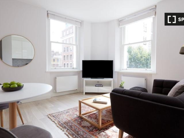 Apartment for rent in St Giles, Greater London