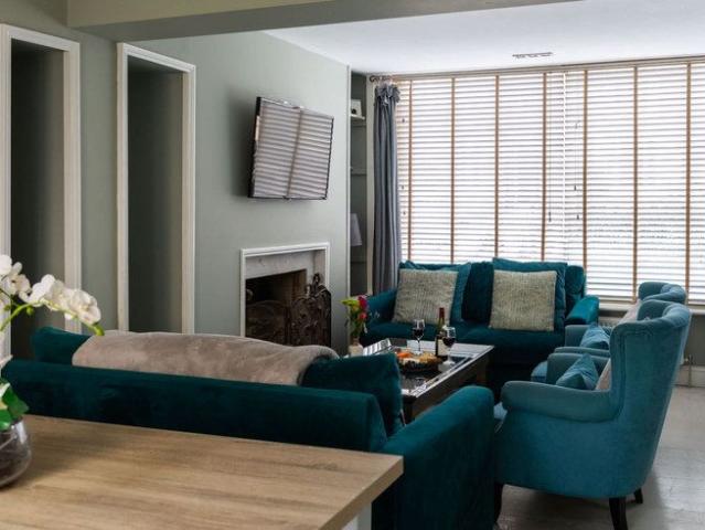 Townhouse for rent in Kingsmead, Bath