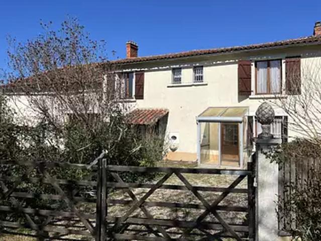 Maison vente à Confolens, Saint-gourson