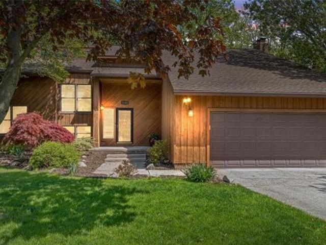 House for sale in Grosse Ile