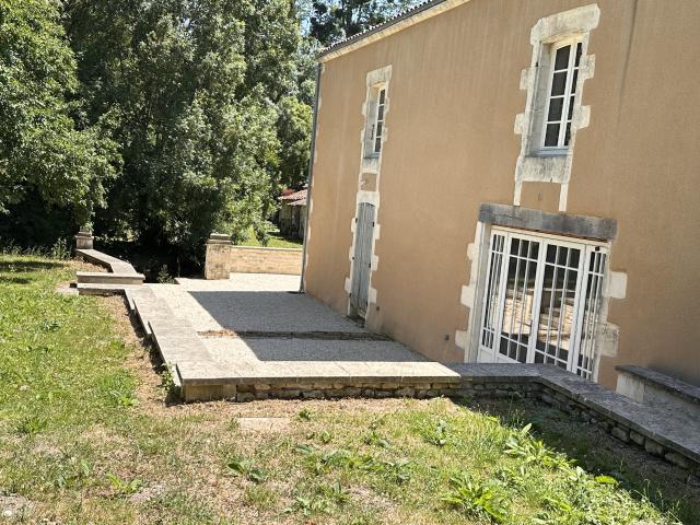 Château vente à Saint-Jean-d'Angély, Charente-Maritime