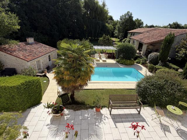 Château vente à Saint-Jean-d'Angély, Charente-Maritime