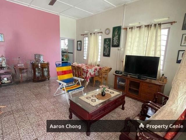 Bungalow for sale in Malaka