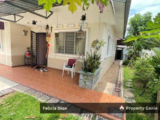 Bungalow for sale in Malaka