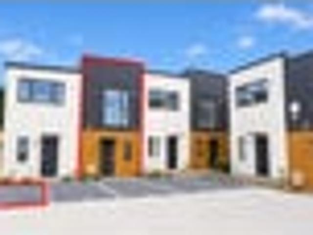 Townhouse for rent in Saint Johns, Ōrākei
